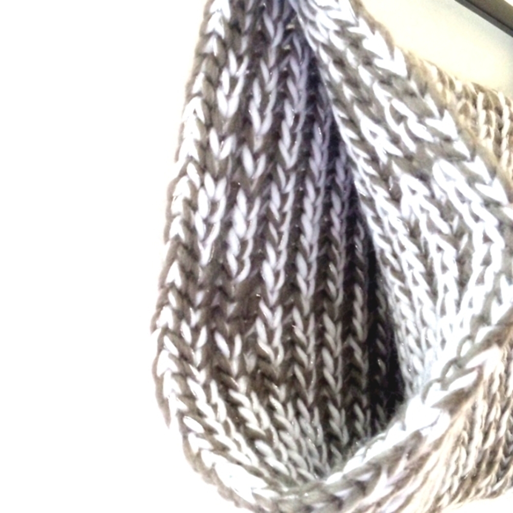 GREEN WHITE WOVEN LOOP NECK SCARF SIZE OS NWOT